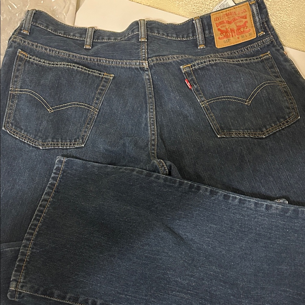 Levi's Men's Blue Straight-Leg Jeans with Classic Pocket Stitch